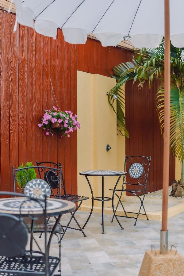 Bauman Ville Hotel Phuket Екстериор снимка