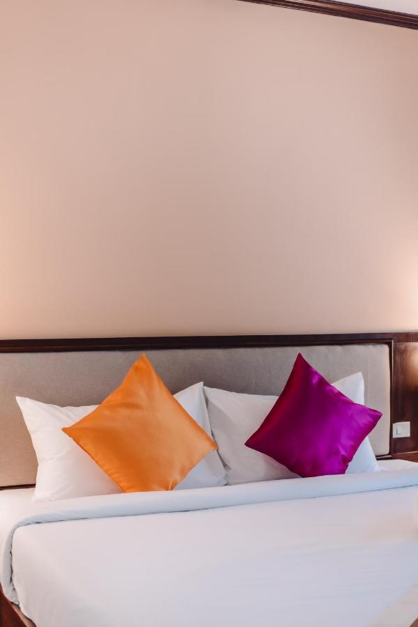 Bauman Ville Hotel Phuket Екстериор снимка