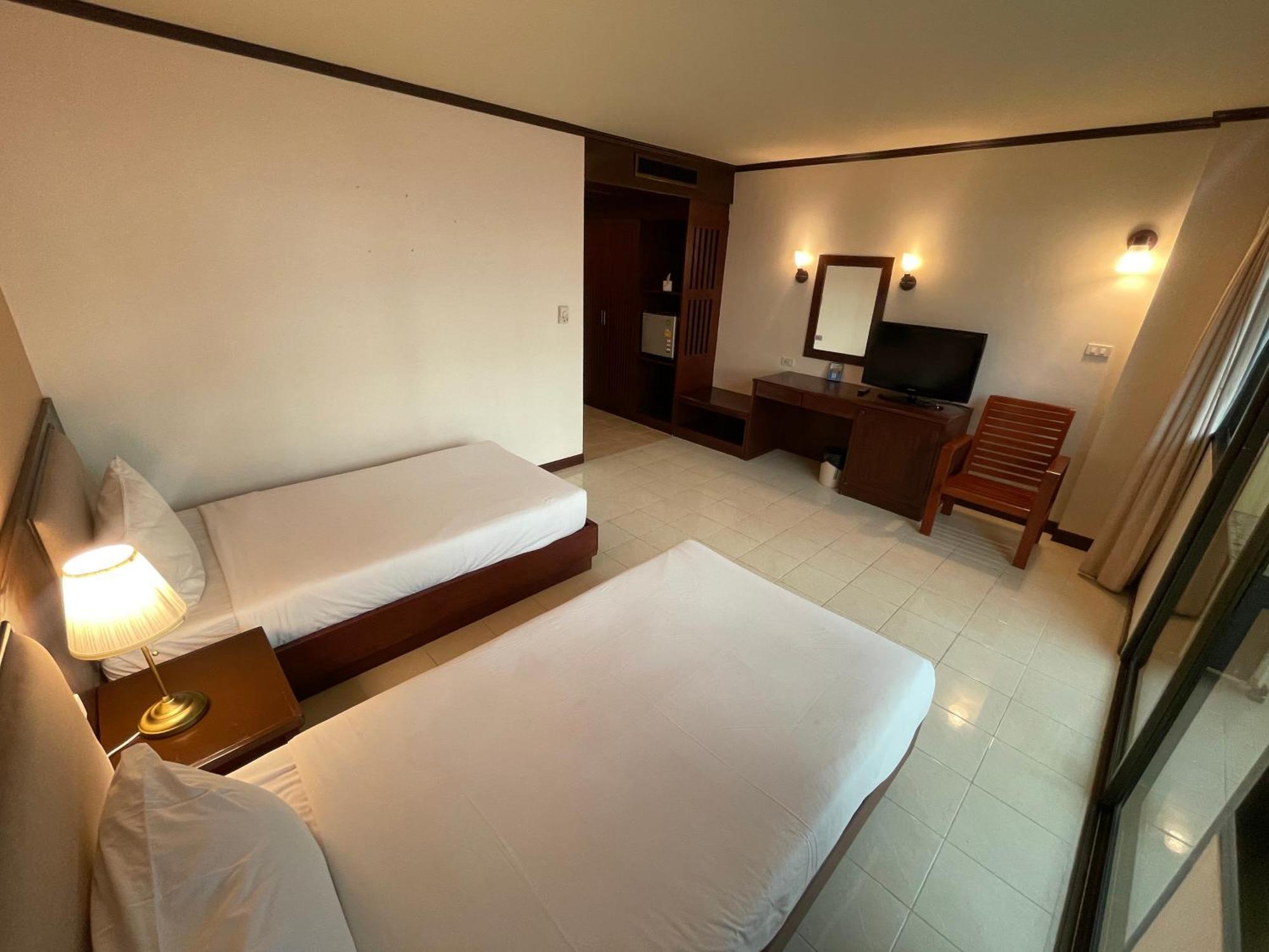 Bauman Ville Hotel Phuket Екстериор снимка