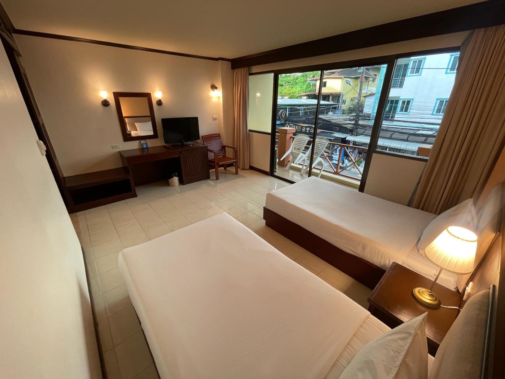Bauman Ville Hotel Phuket Екстериор снимка